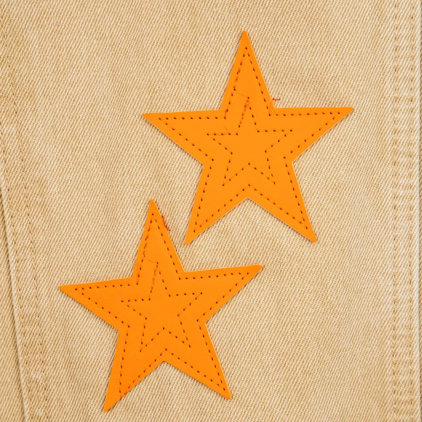P280 Chrome Hearts khaki orange leopard print star couple jeans are a hot trend this season and are sought after by countless celebrities and fashionistas. The neat details of the cutting process add color to the playful fashion! The neat and meticulous design, and the well-fitting structure is unique. The upper body not only has outstanding recognition, but also looks younger and younger. A style with the ultimate wearing meaning and performance, gorgeous color matching, and the craftsmanship of this style is also extremely extraordinary. After the finished product is washed, it is disassembled and hand-made with sheepskin cross leather and then spliced ​​together to complete. The whole piece has too many craftsmanship to describe. It is decorated with patchwork cross flowers and high-waisted washed jeans! ! Absolutely high-end luxury product, a god-level single product, a super popular product, made with top heavy industry, a must-see magic weapon that can't be missed. Style number: 1828# Size: 30 32 34 36 Color: Khaki